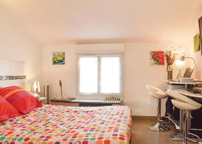 Vakantiehuis 3 Bedroom Gorgeous In Cervione